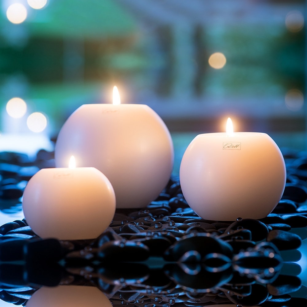 Qult Farluce Moon - Teelichthalter in Kerzenform Ø 8 cm - Weiß
